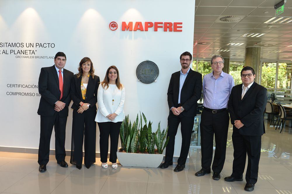 Mapfre Paraguay Devel Su Placa De Certificaci N Internacional Leed