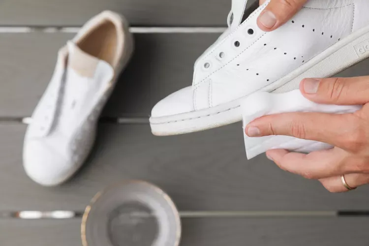 Cómo Limpiar Zapatos Blancos