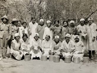 Primer grupo de enfermeras llegadas al Chaco. Noviembre de 1933, en Isla Po’i. Foto: Gentileza