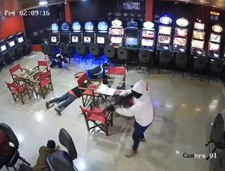 El casino Show Machine de Hernandarias fue visitado por delincuentes. Imagen: captura de video.