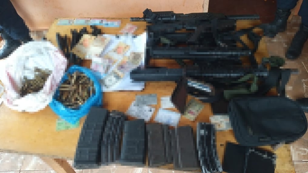 Estas son las armas que transportaban los detenidos. Foto: PN.