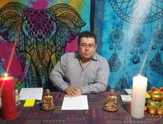 Diego Parra, el tarotista detenido por fraude financiero.