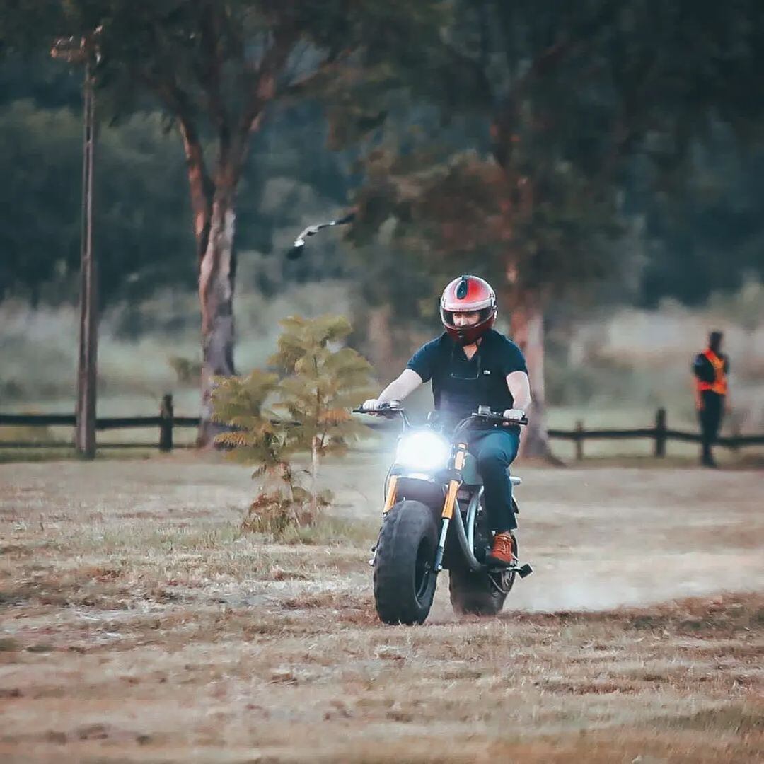 La Naci n Marito en moto el ctrica Salimos un poco de protocolo