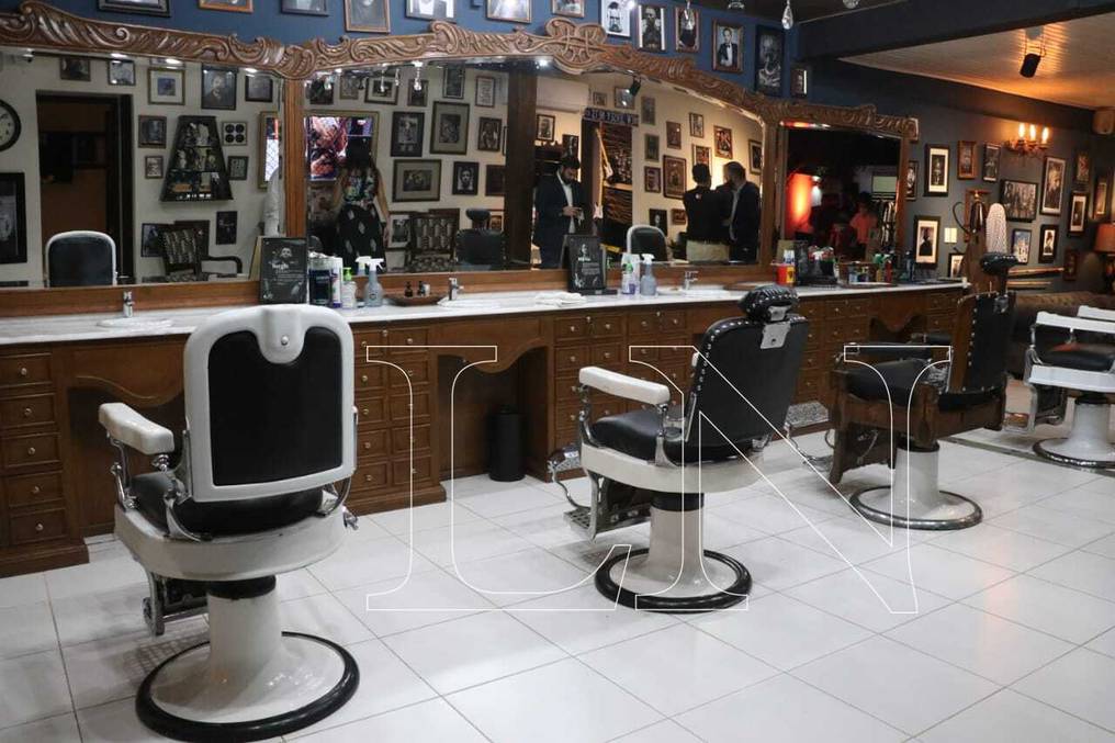 La Nación / Inauguran Club Varsovia, la primera barbería y peluquería  premium para caballeros