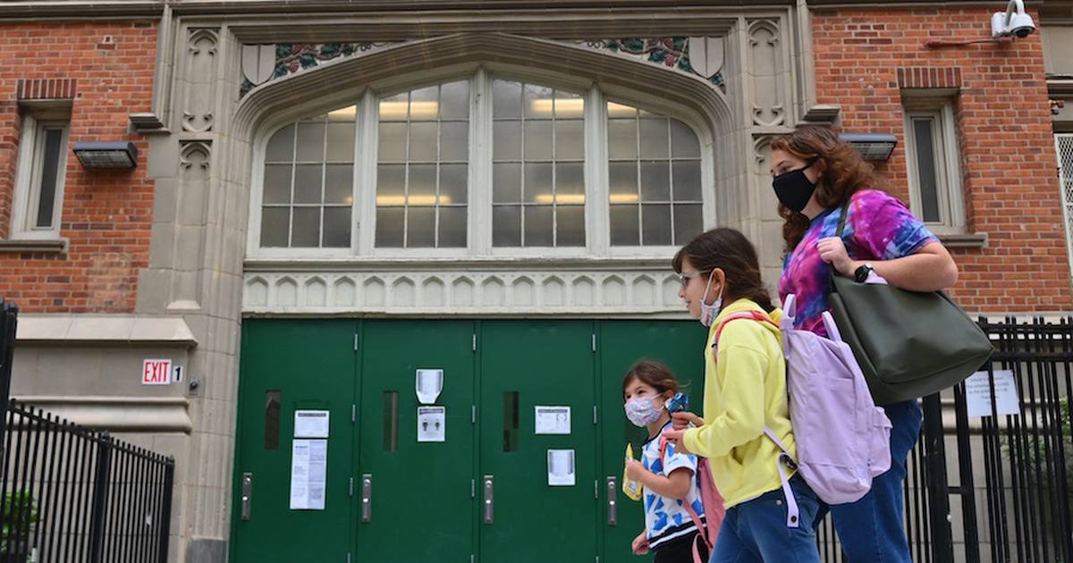 Escolas primárias reabrem em Nova York, mas restaurantes podem ser fechados  novamente