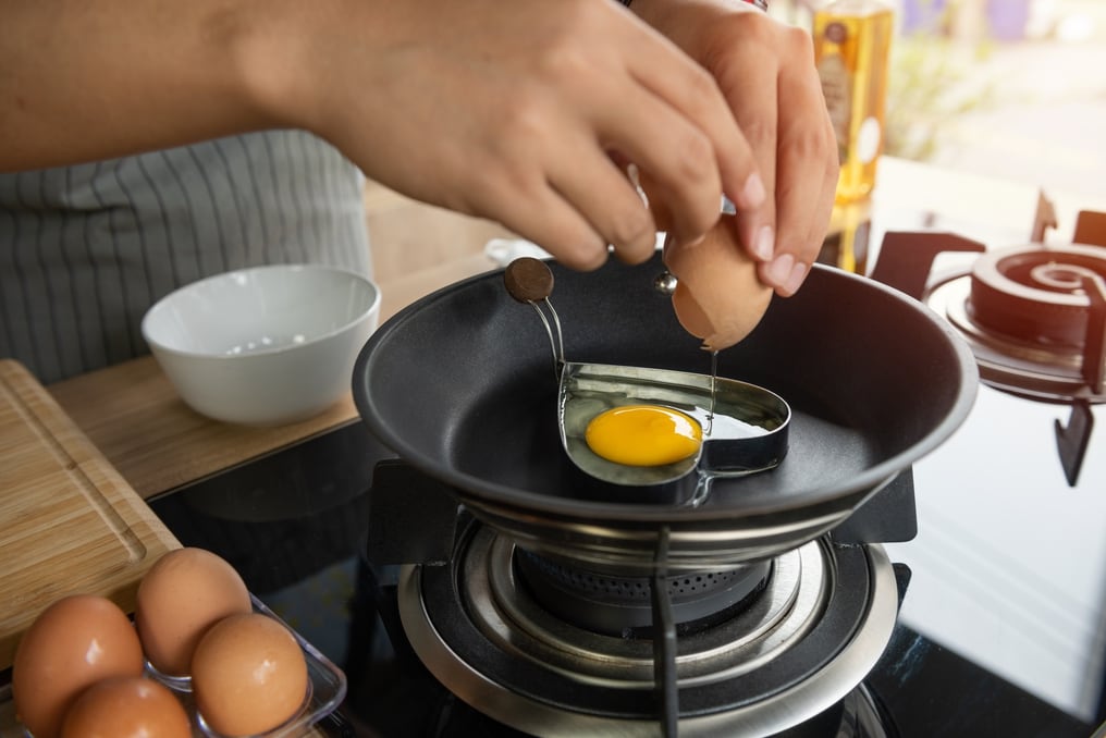 Por qué no es recomendable cocer huevos junto a otros alimentos a la vez y  en el mismo recipiente 