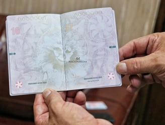 El pasaporte, próximamente, ya no requerirá el certificado tributario para su obtención.