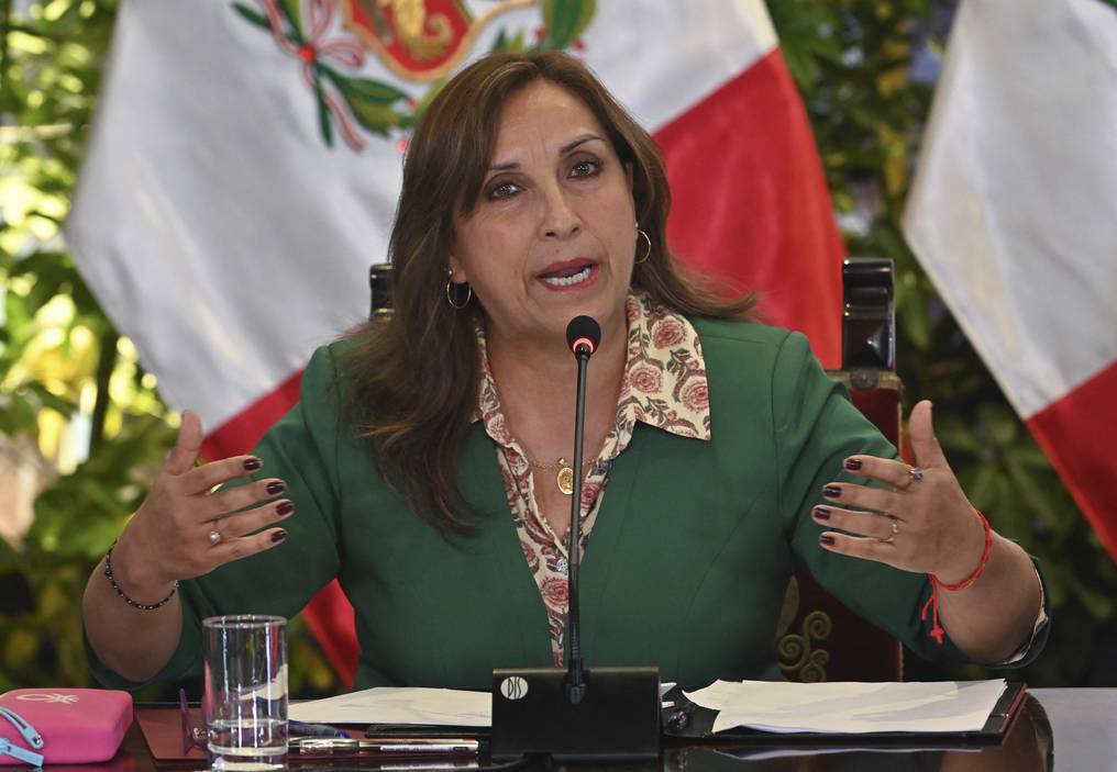 La Nación / Crisis política en Perú: “Estamos viviendo en una democracia  frágil”, dice Boluarte