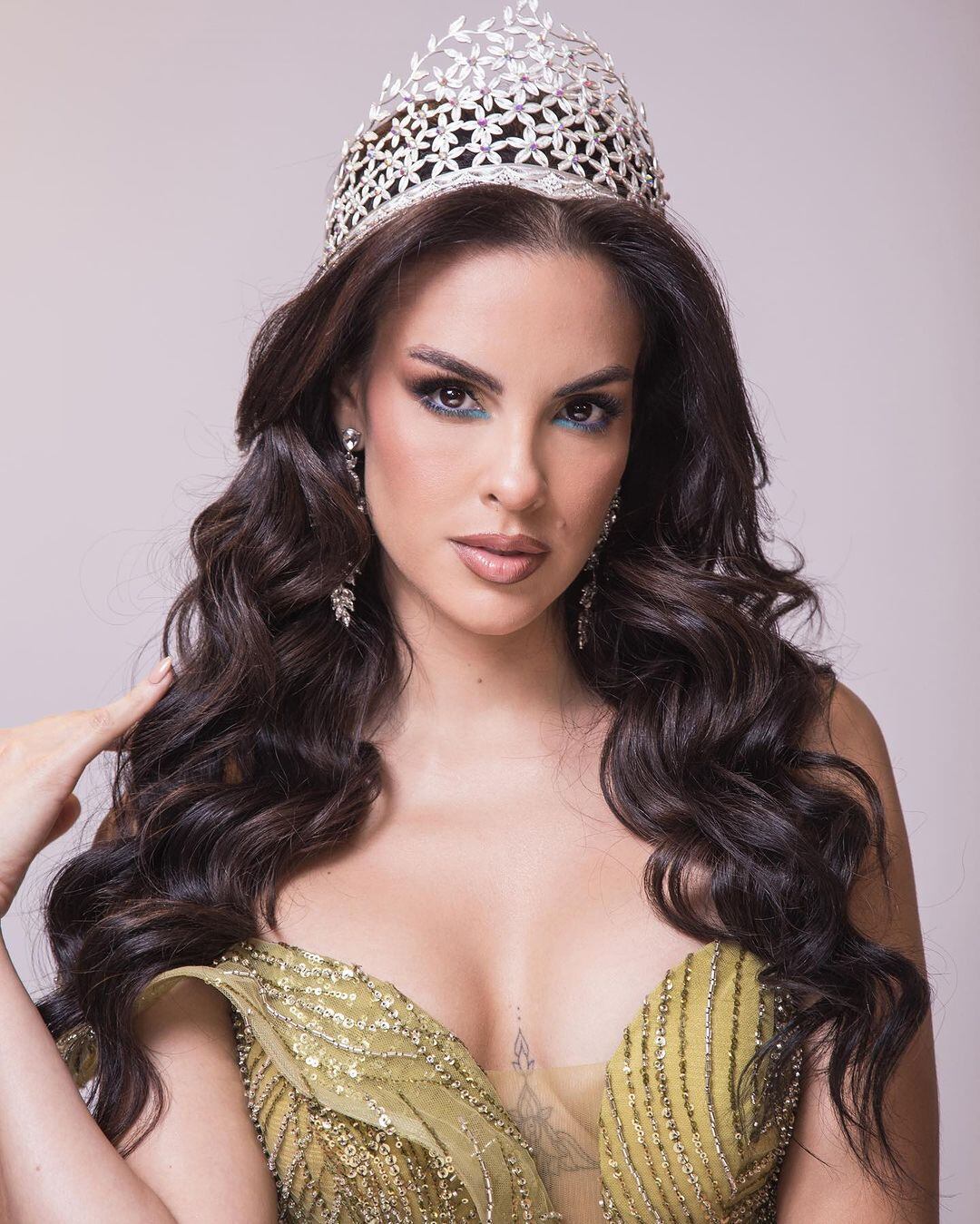 La Nación / ¡Elicena enciende las redes con sus fotos oficiales para el  Miss Universo!