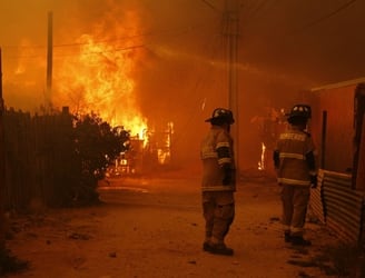 El incendio afectó al menos a 15 viviendas.