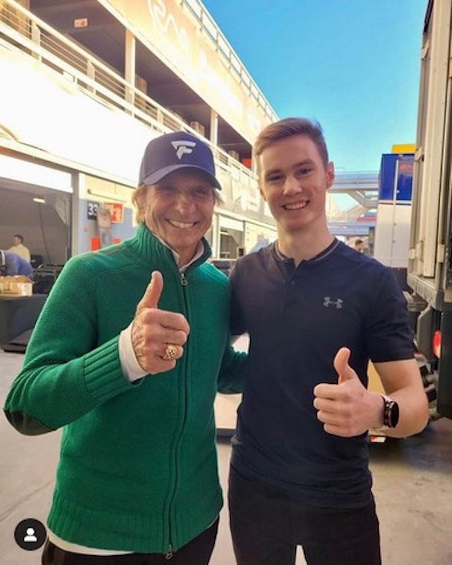 Joshua comparte el expiloto de F-1, 2 veces campeón, el brasileño Emerson Fittipaldi