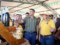 Santiago Peña habló durante su visita a la Costanera de Asunción, donde se desarrolla la feria de la agricultura familiar.