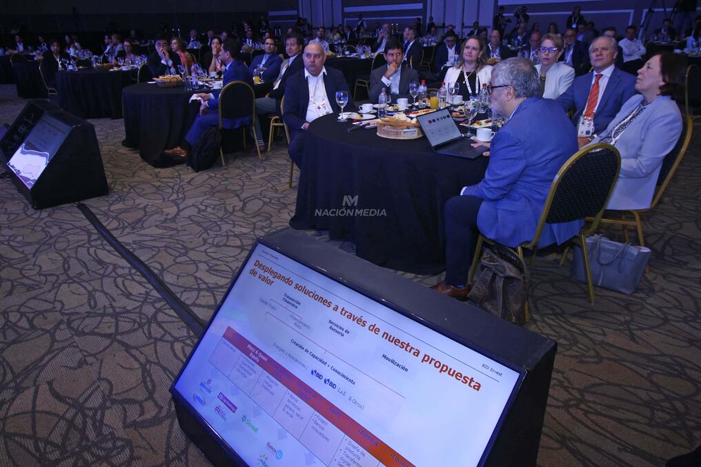 Durante el primer panel de conversaciones se abordó sobre la inclusión financiera, en el marco de la Asamblea Felaban Paraguay 2024. Foto: Eduardo Velázquez  