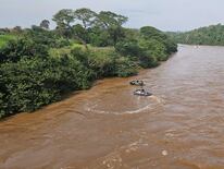 La búsqueda se realiza en el río Monday y en el río Paraná. Foto: La Jornada.