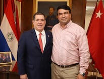 Diego Ríos mantuvo un encuentro con el presidente de la ANR, Horacio Cartes. Foto: ANR.