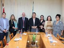 Encuentro entre los legisladores paraguayos y la autoridad israelí. Foto: Senado.