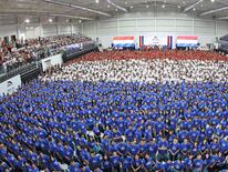 Poco más de 4.500 estudiantes recibieron las Becas del Gobierno. Foto: Presidencia.