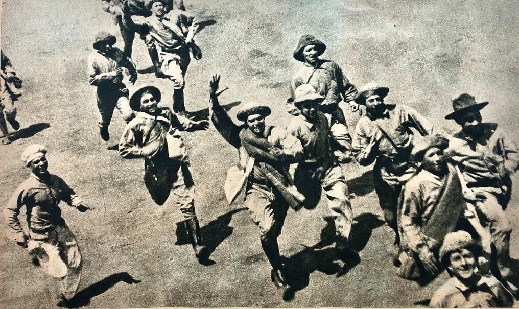 Alegría de los soldados al saber que la contienda terminó. Foto: Gentileza