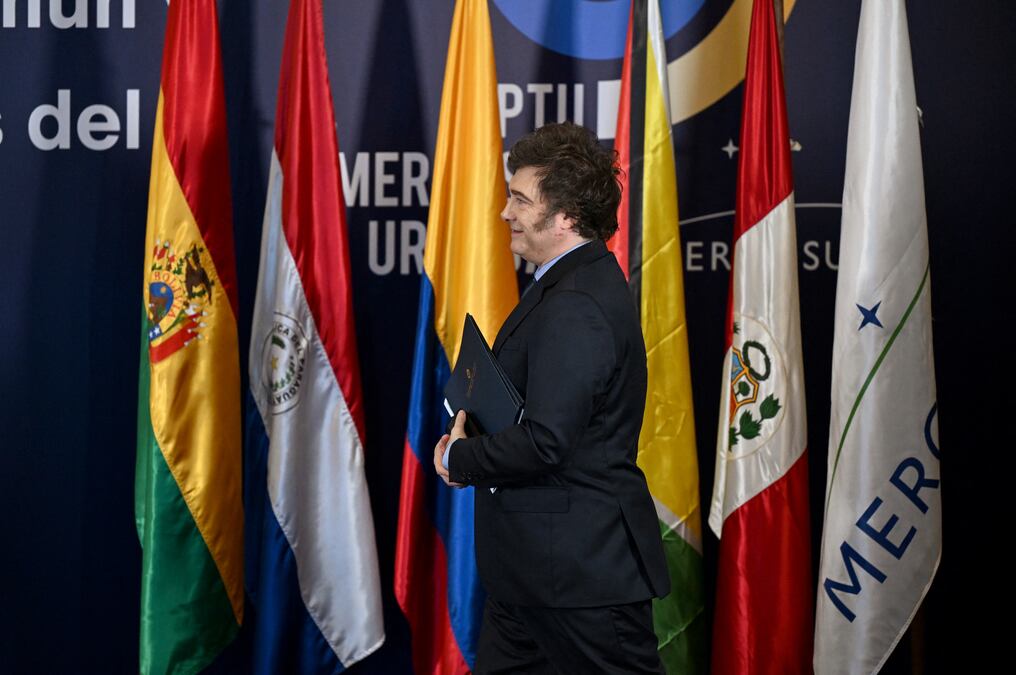 El presidente argentino Javier Milei habló de la posibilidad de abandonar el Mercosur para establecer un acuerdo comercial con los Estados Unidos. Foto: AFP