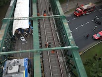 Vista aérea de la escena del accidente ferroviario en Argentina. (Photo by AFP)