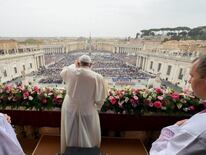 El papa pide no ceder a “la lógica de las armas” en su mensaje de Pascua.