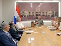 Santiago Peña, en reunión con ministros para tratar los avances en torno al Plan Sumar. Foto: Gentileza.