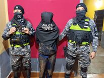 El hombre fue detenido por agentes del Grupo Lince. Foto: Sucesos Paraguay.