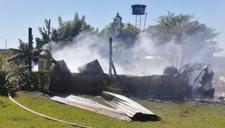 Niño provoca incendio de una vivienda mientras jugaba con fósforos en CDE