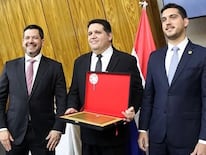 Sergio Cuquejo junto a los diputados, Raúl Latorre y Hugo Rubin. Foto: Cámara de Diputados