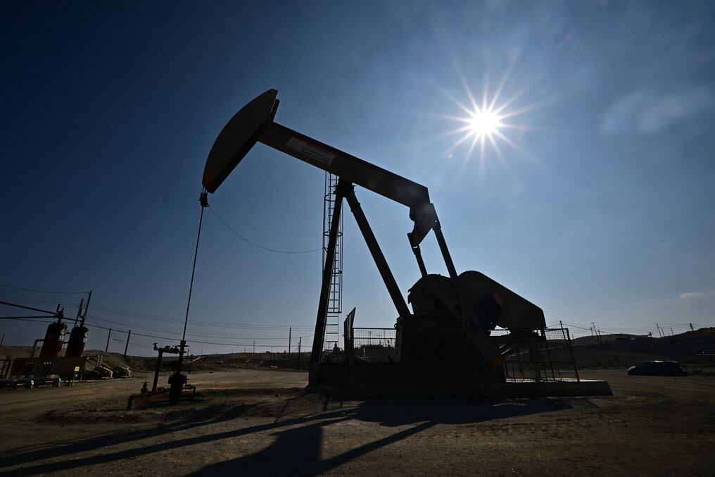 Los precios internacionales del petróleo y de los principales commodities disminuyeron en el último mes. Foto: Frederic J. BROWN / AFP