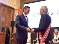 El jueves pasado, el artista Delfín “Koki” Ruiz recibió la Orden Nacional del Mérito en el Grado de “Gran Cruz”. Foto: Gentileza