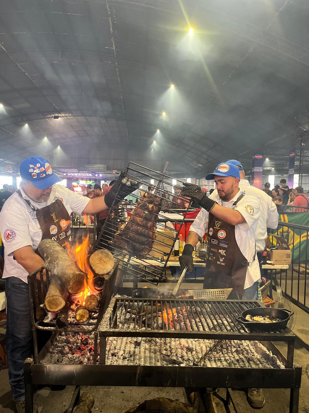 El equipo BBQ Paraguay fue el que obtuvo el primer puesto en la categoría porcina, específicamente en la cocción panceta de cerdo. Foto: Gentileza 