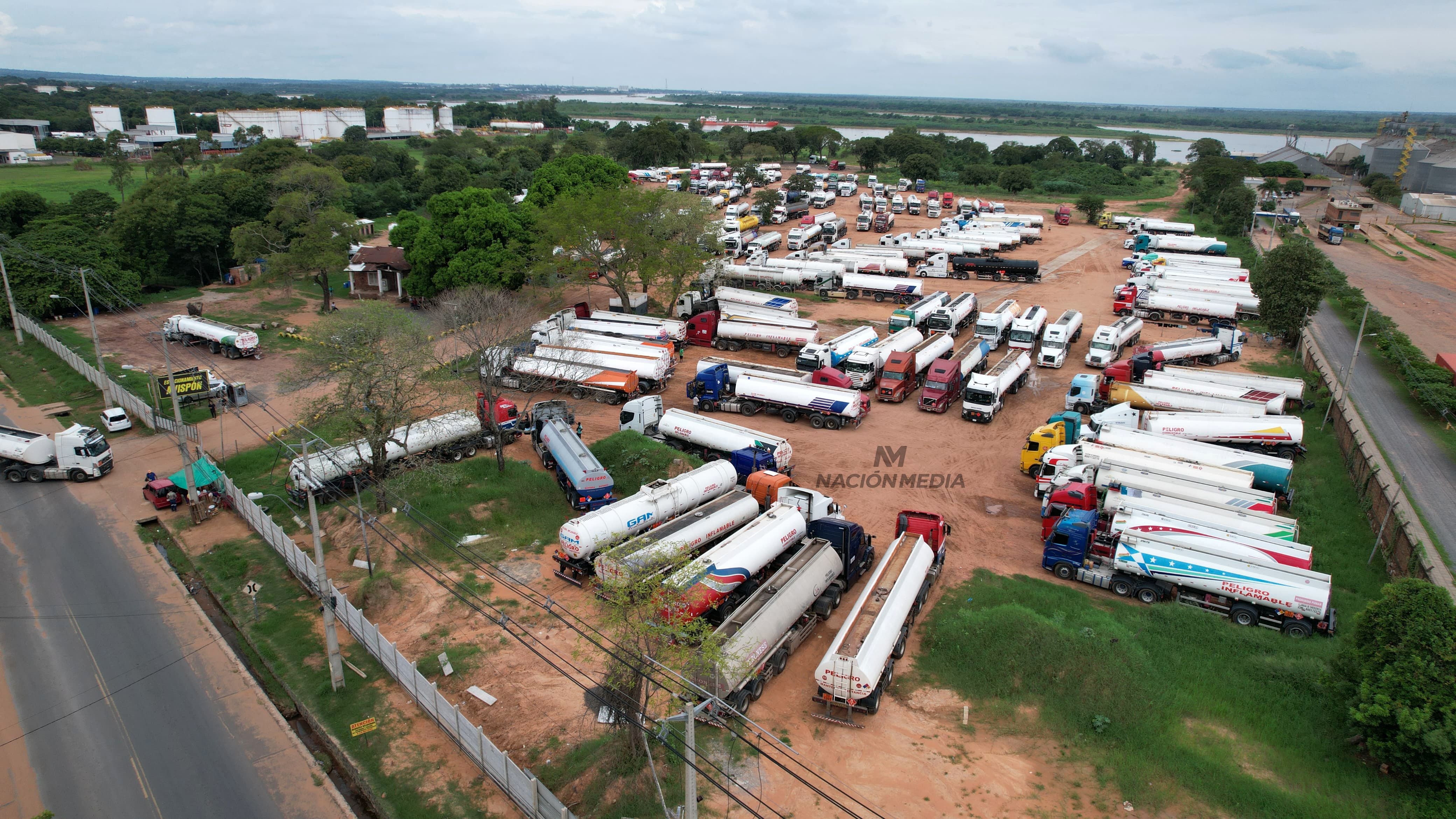 La Nación / Petrolera boliviana suspenderá a empresas que enviaron a  camioneros