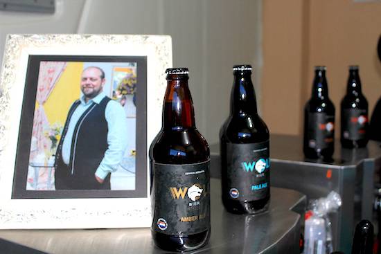 Wilson Tonelli, inesperadamente falleció el año pasado pero su legado, la cerveza artesanal Wolfs, sigue produciéndose bajo el comando de su esposa, Andrea.FOTO:GENTILEZA